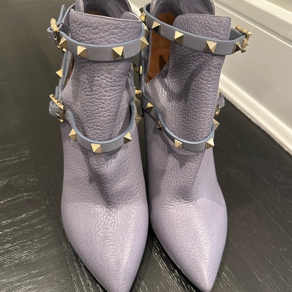 Valentino Rockstud Pebbled Boots in Powder Blue (never been worn) - Picture 4 of 4